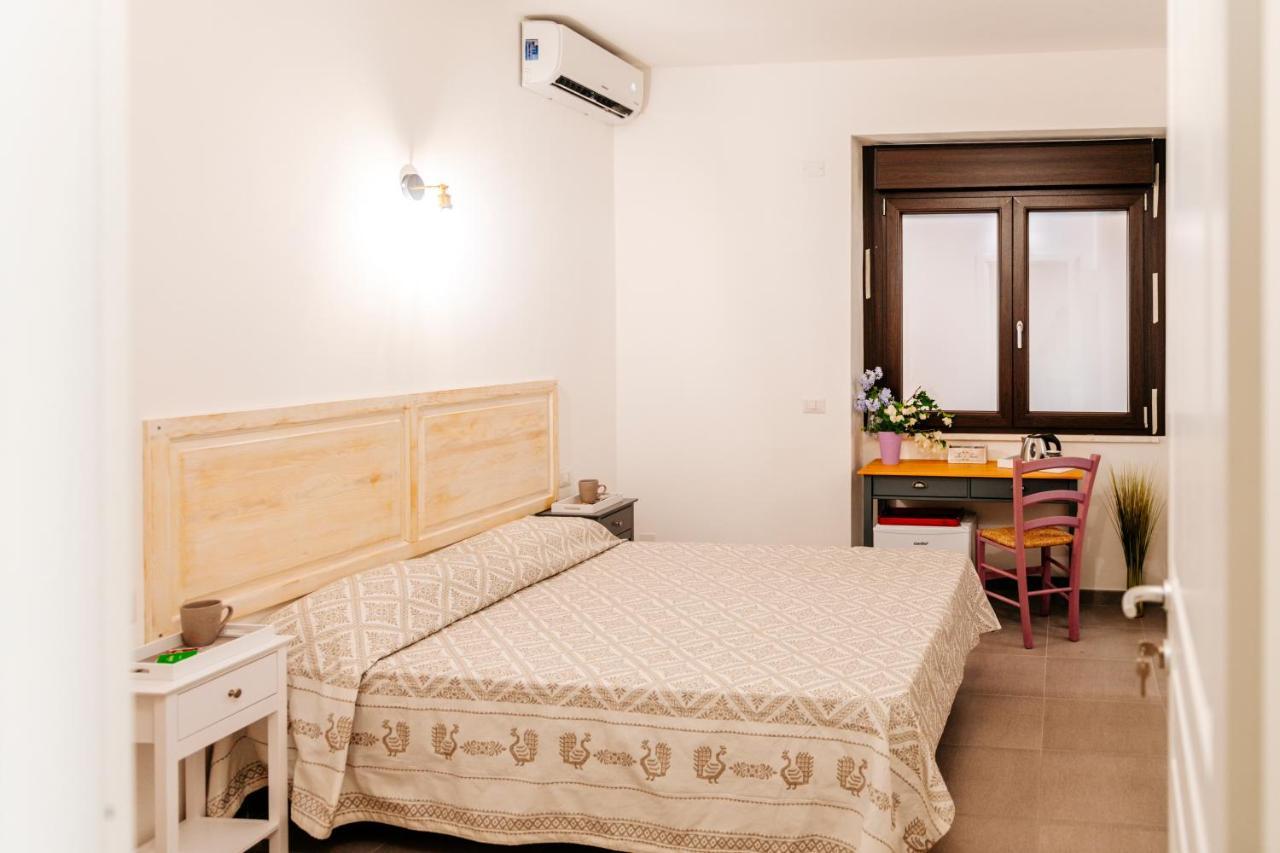 Domo Mediterranea Affittacamere-Guest House Sant'Antìoco Eksteriør billede