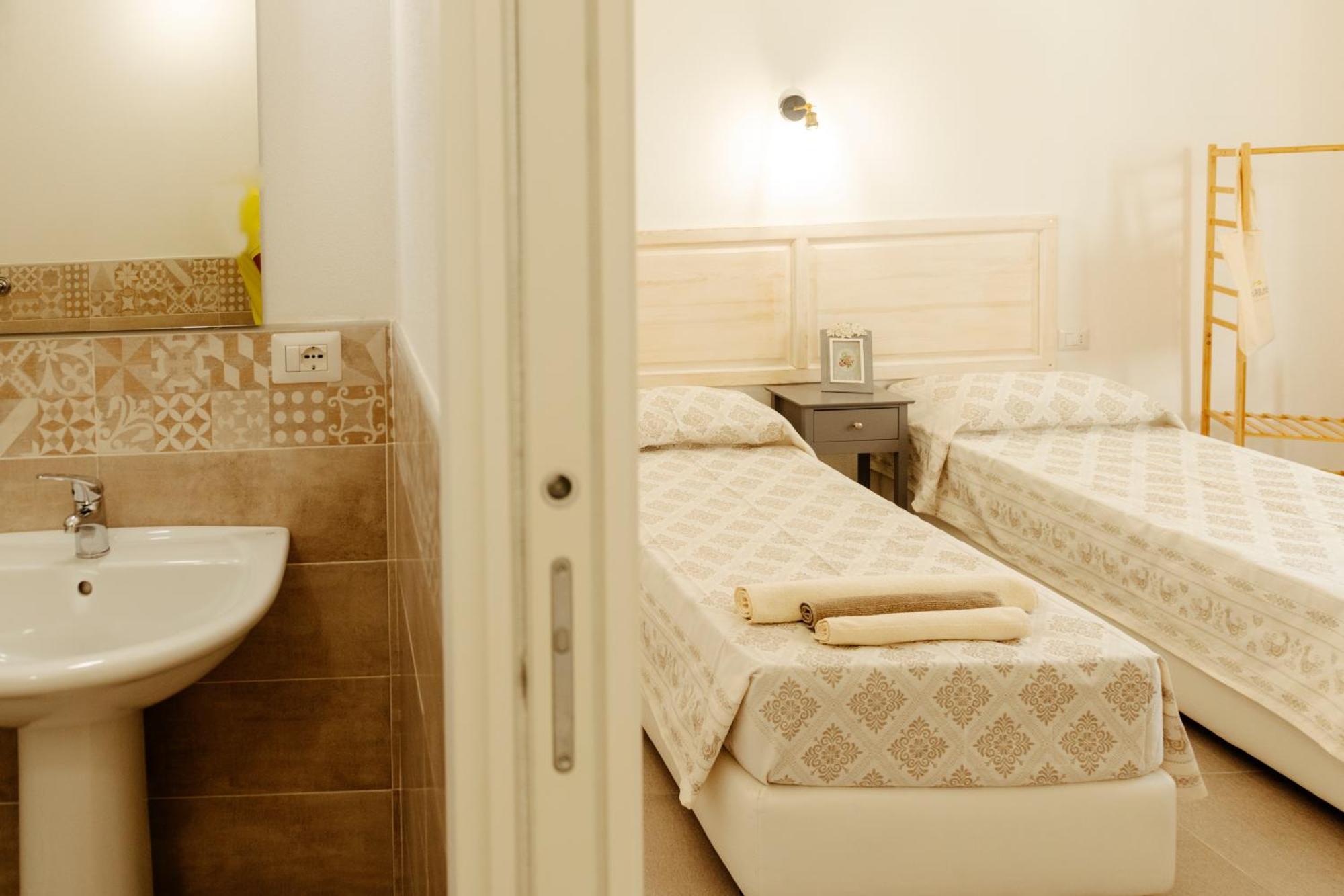 Domo Mediterranea Affittacamere-Guest House Sant'Antìoco Eksteriør billede