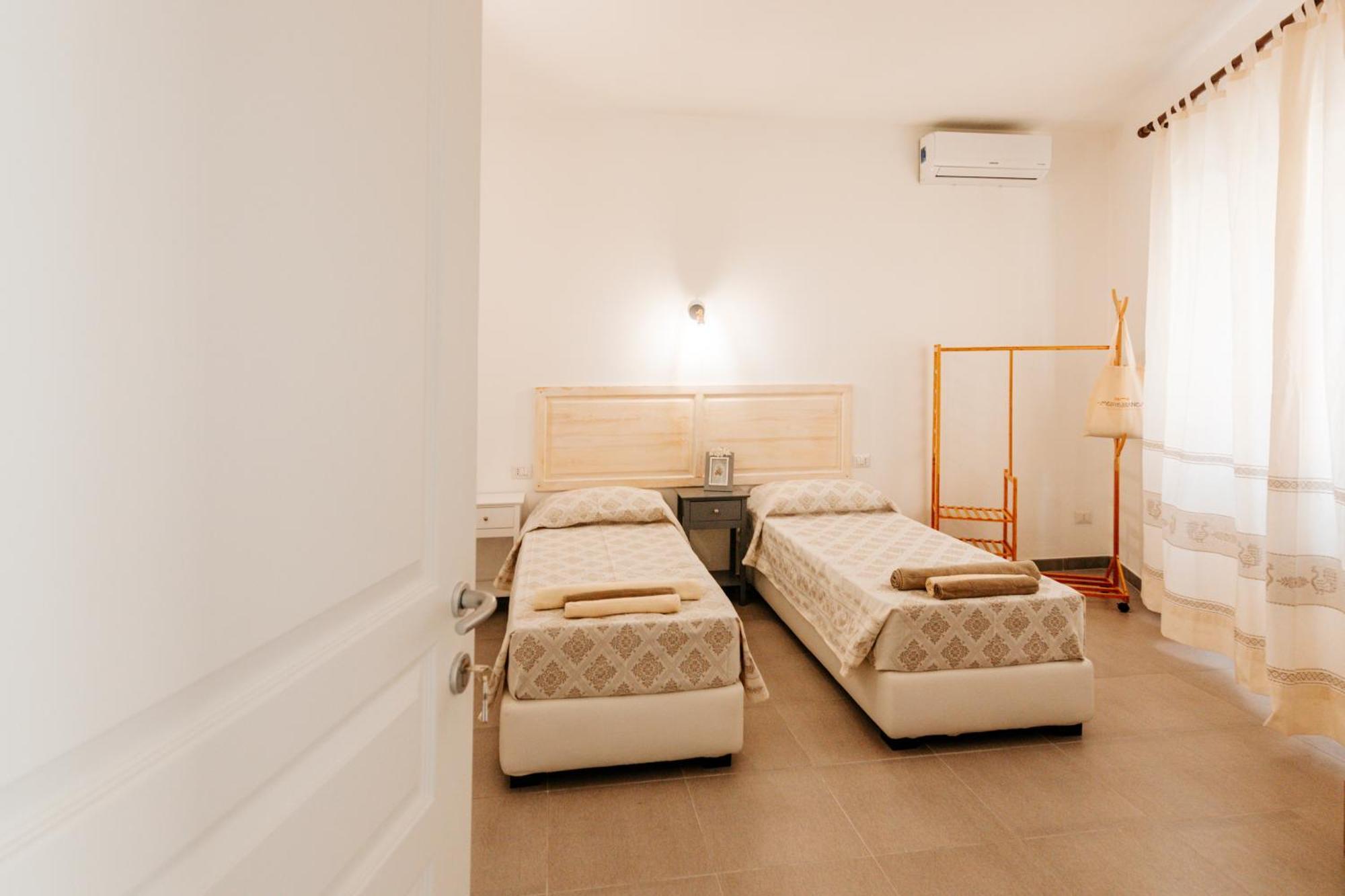 Domo Mediterranea Affittacamere-Guest House Sant'Antìoco Eksteriør billede